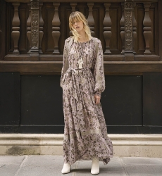 Langes Kapuzinerkleid