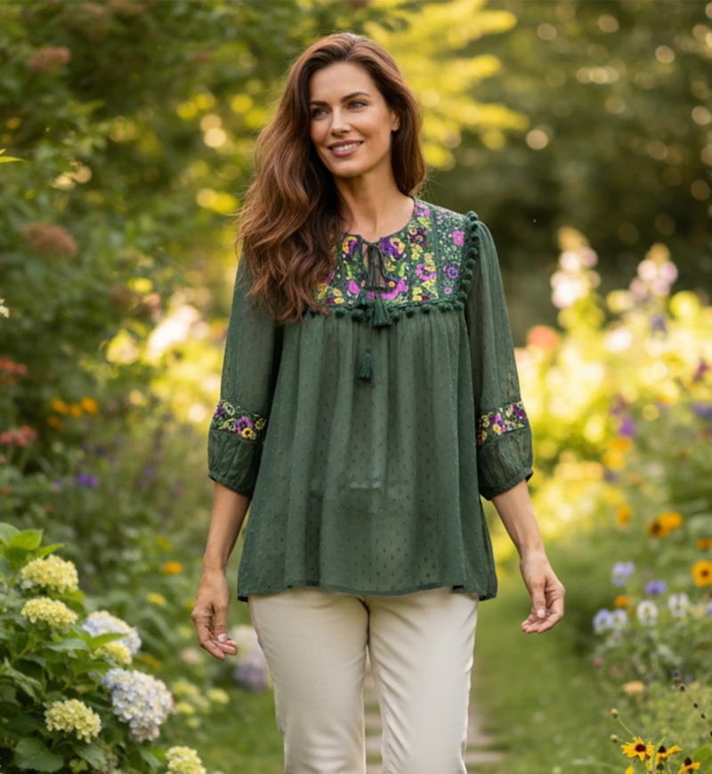 Miss June Paris — Plumetis Fließende Boho-Bluse
