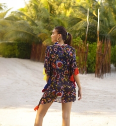 Caftán Corto Coconut – Azul marino – Pompones multicolores – Tejido ligero – Manga corta – Bohemio – Miss June Paris – 3