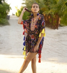 Caftan Court Coconut - bleu marine - popoms multicouleur - tissue legèr -manche courte -bohème - Miss June Paris - 1