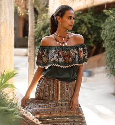 Top a spalle scoperte Chiquita – Motivo floreale ricamato – Stile bohémien – Miss June Paris – 3