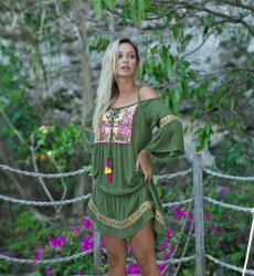 Abito corto Shimmy – Kaki/Verde – Corpino decorato – Manica lunga – Bohémien – Miss June Paris – 2