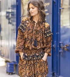 Falda corta Vodka - negro/naranja - estampado paisley - tela fluida - Miss June Paris - 3