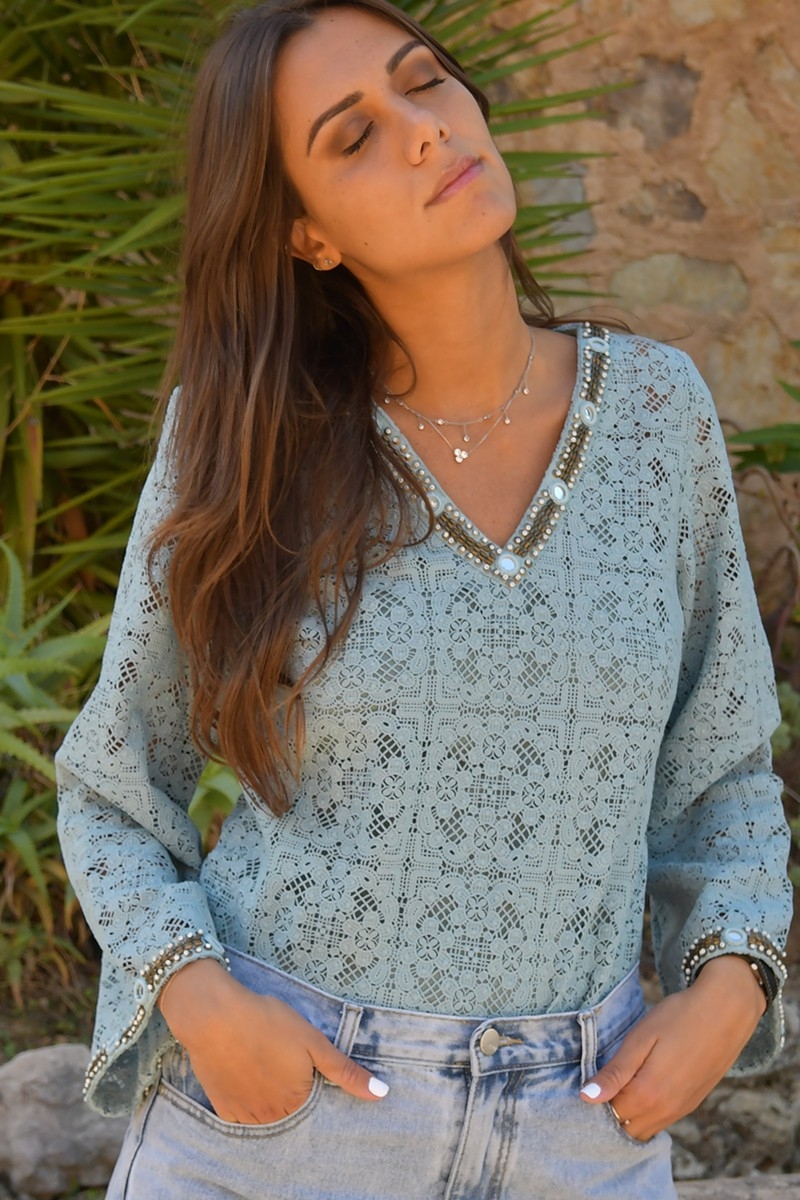 Blusa MALI - cor azul - decote em V e bordados delicados - mangas longas boho - Miss June Paris - 1