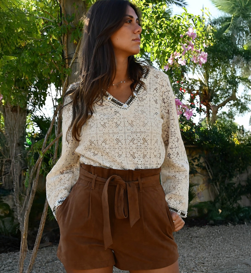 Blusa MALI - cor ecru - decote em V e bordados delicados - mangas longas boho - Miss June Paris - 1